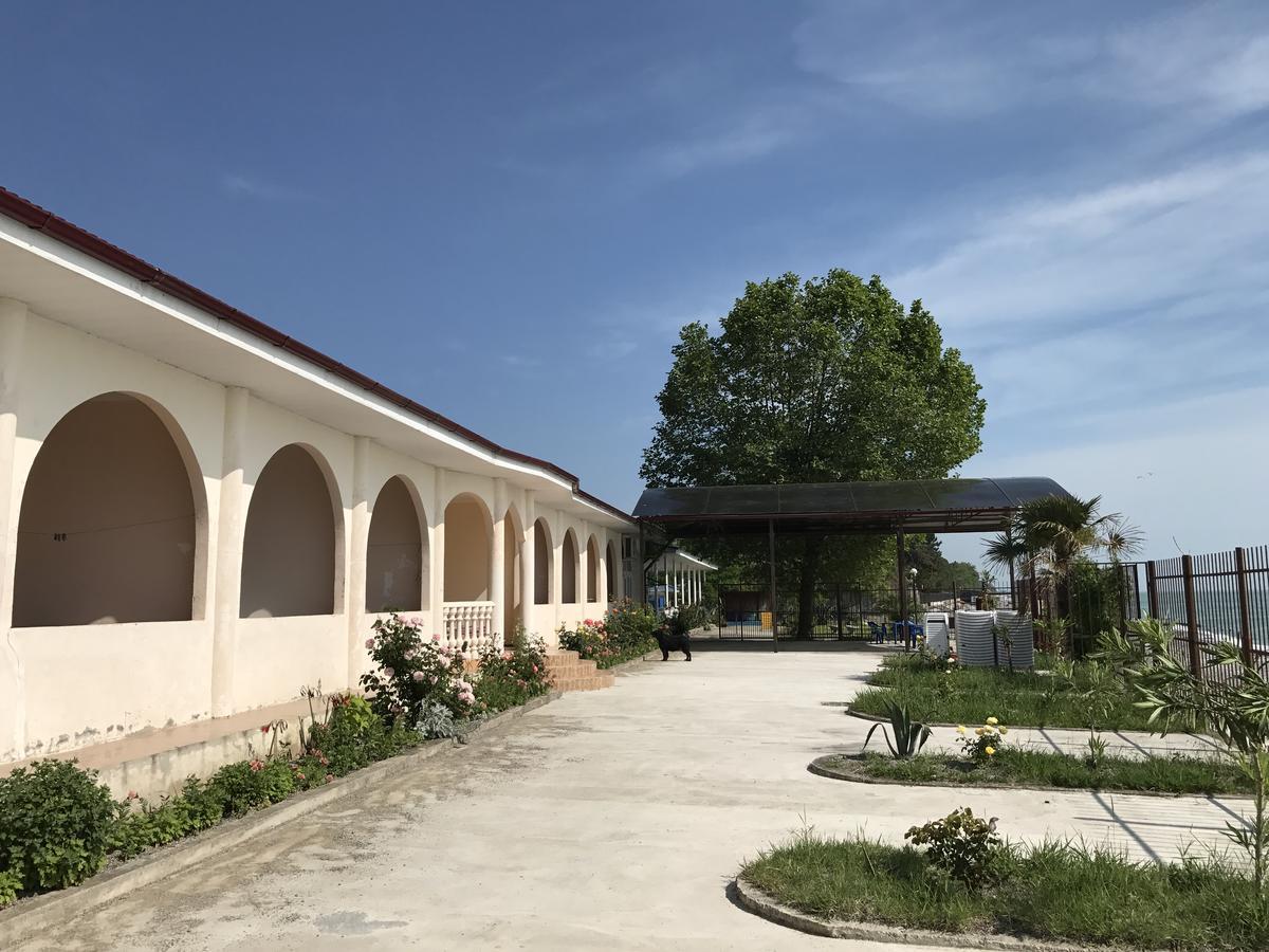 Davel Hotel Gagra Bagian luar foto