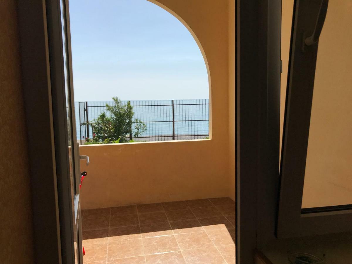 Davel Hotel Gagra Bagian luar foto